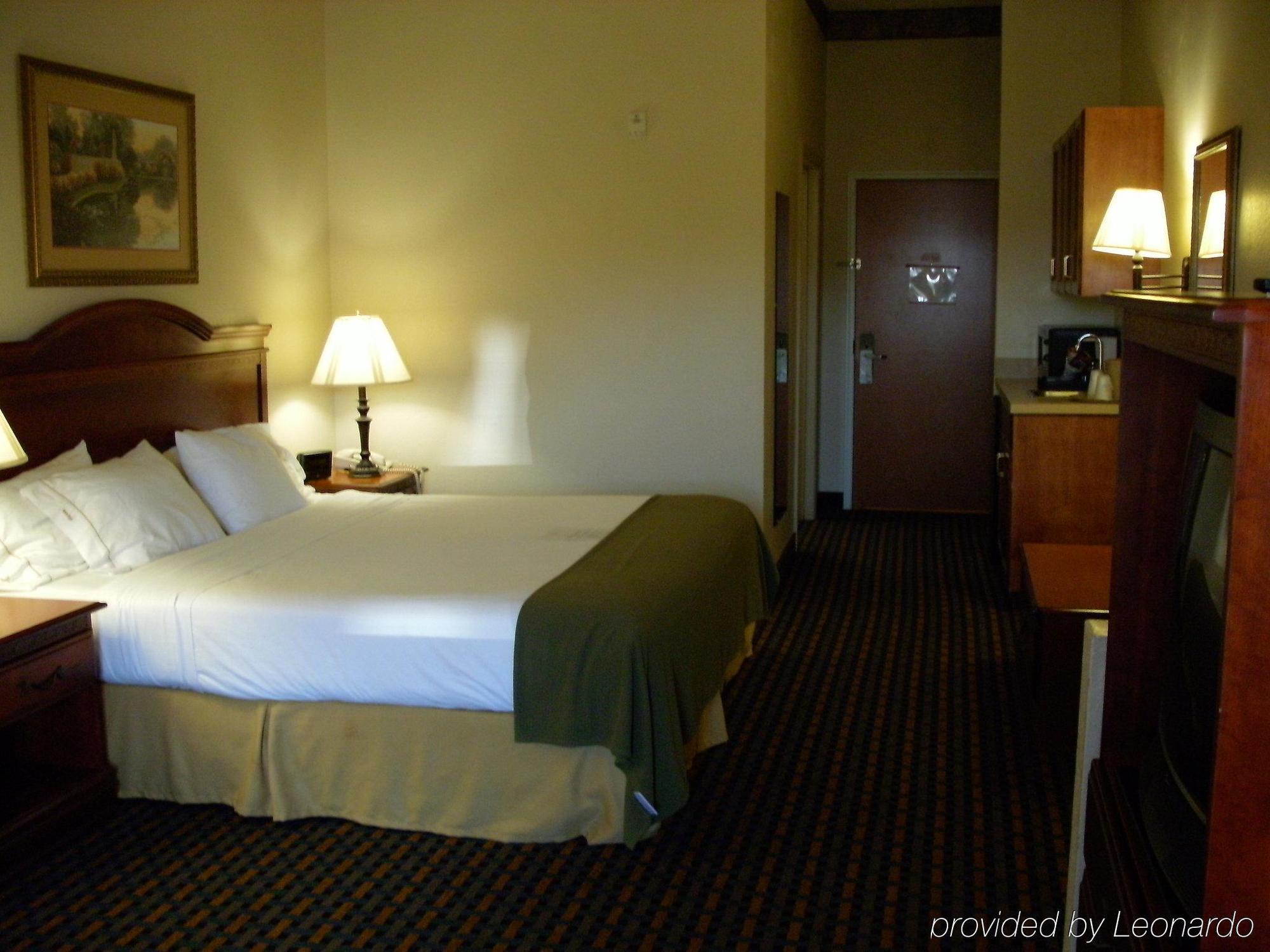 Holiday Inn Express Hotel & Suites Laurinburg By Ihg Exterior photo